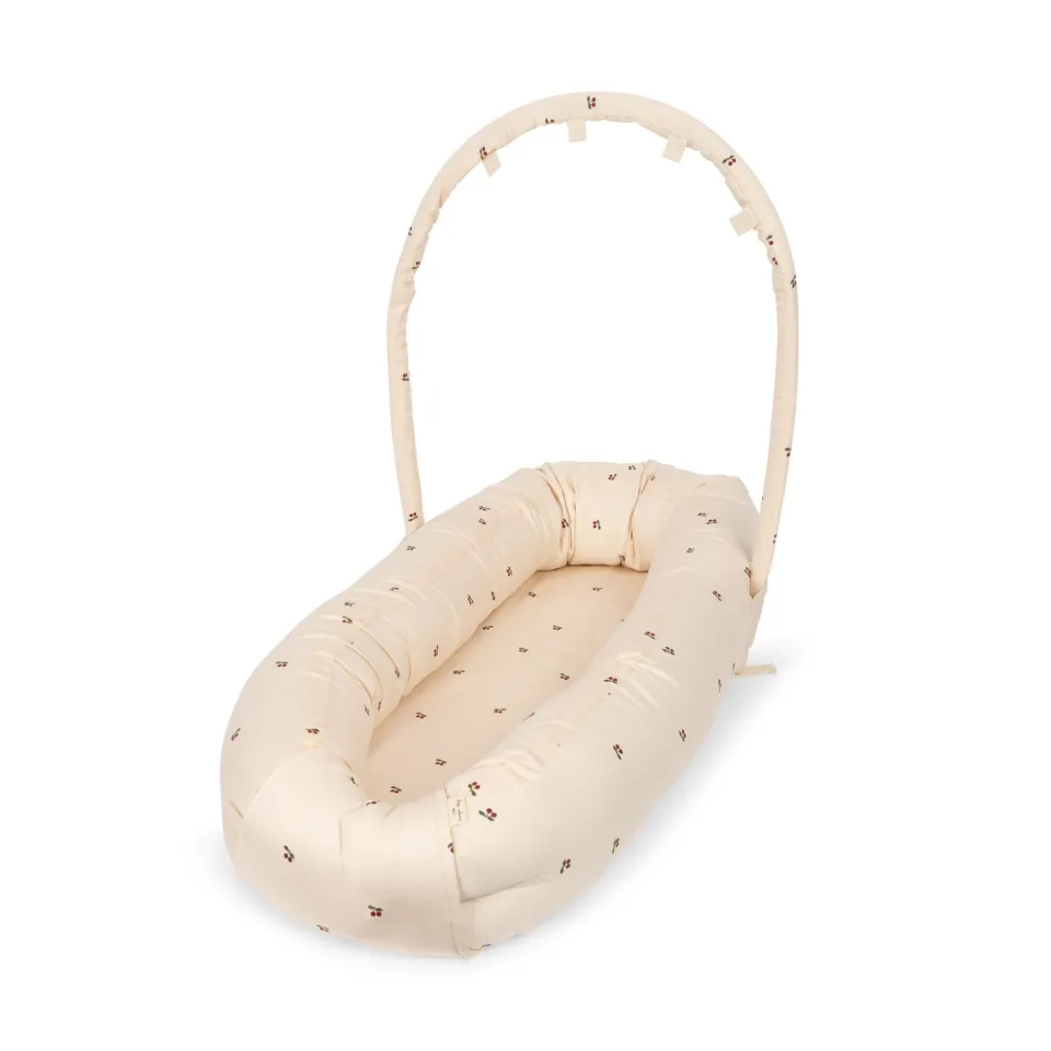 Konges Sløjd Sengeudstyr|babynest med bøjle - cherry